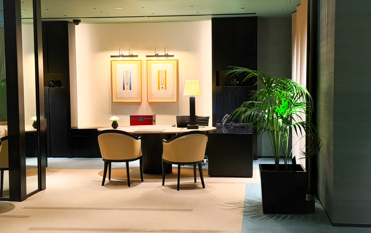 Park Hyatt Tokyo check in desk Image Credit Chris Hassan