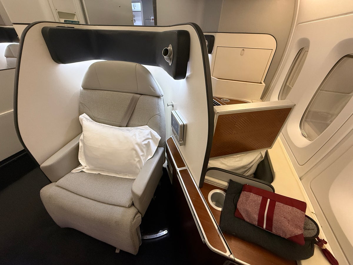 Qantas First Class Seat Facing Forward