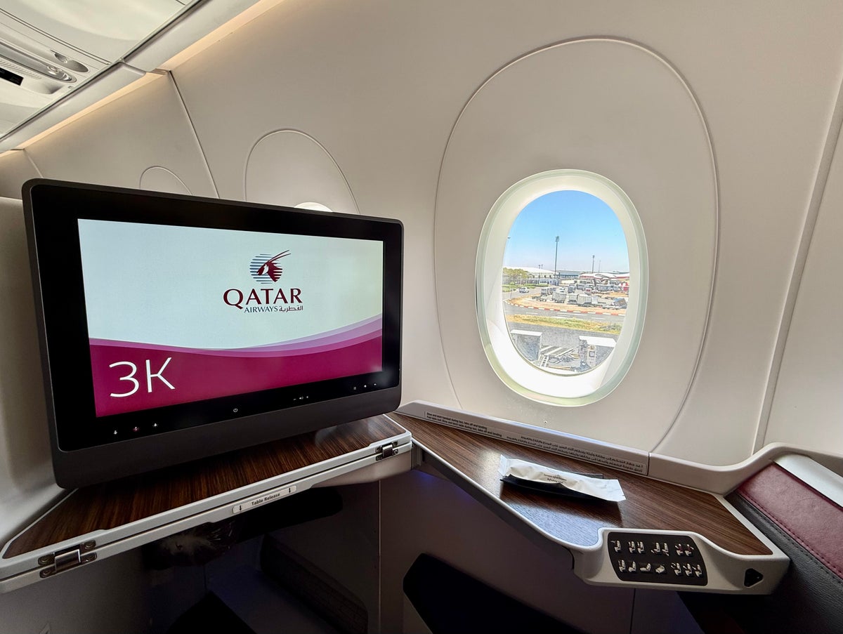 Qatar Airways Airbus A350900 business class IFE screen