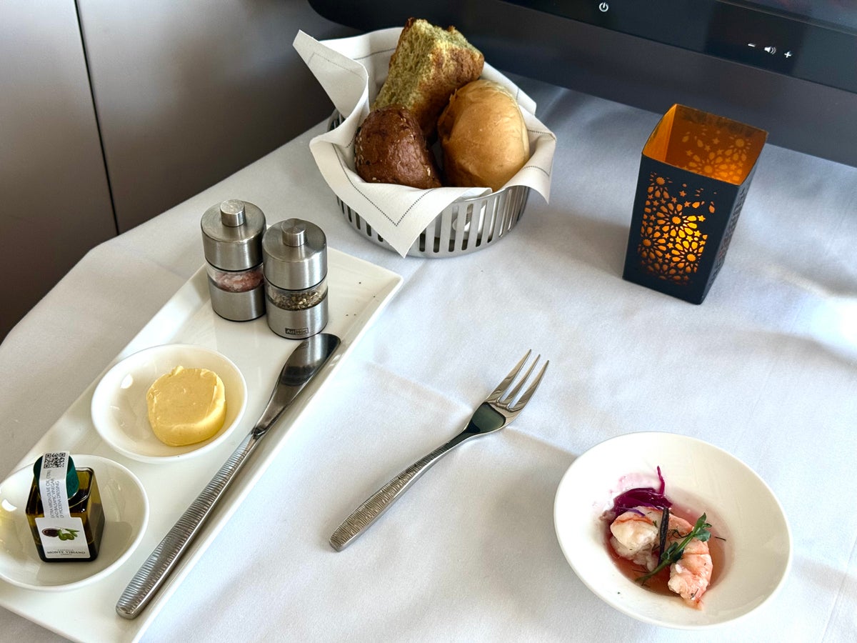 Qatar Airways Airbus A350900 business class amouse bouche