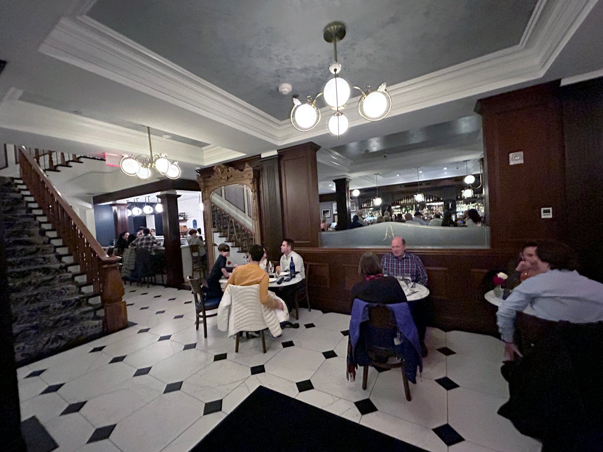 Adelphi Saratoga Springs Morrisseys lobby restaurant seating