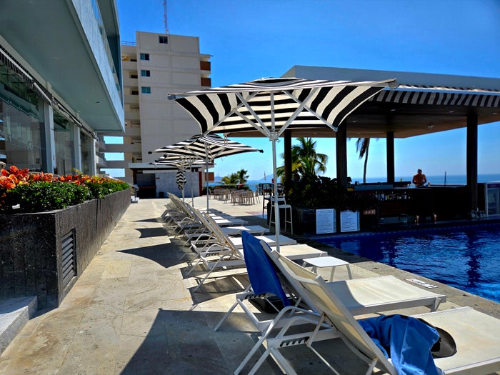 Courtyard by Marriott Mazatlan Pool and Bar Courtyard by Marriott Mazatlan Pool and Bar
