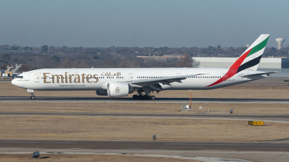 Emirates B777