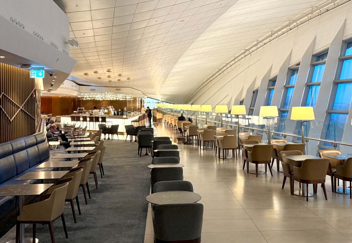 Etihad business class lounge Abu Dhabi AUH