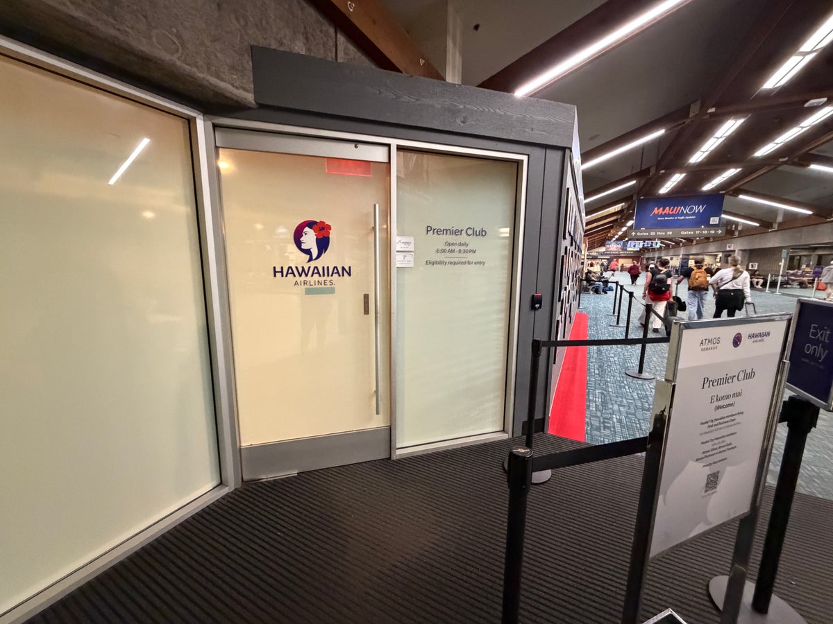 Hawaiian Airlines Premier CLub Entrance
