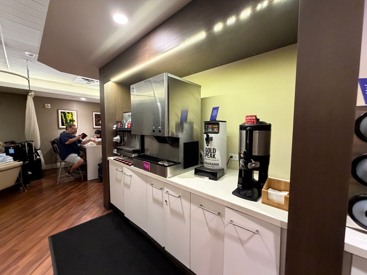 Hawaiian Airlines Premier Club Drinks