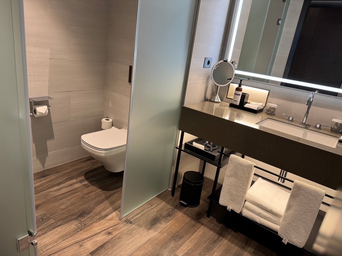 Hyatt Regency Sofia bathroom