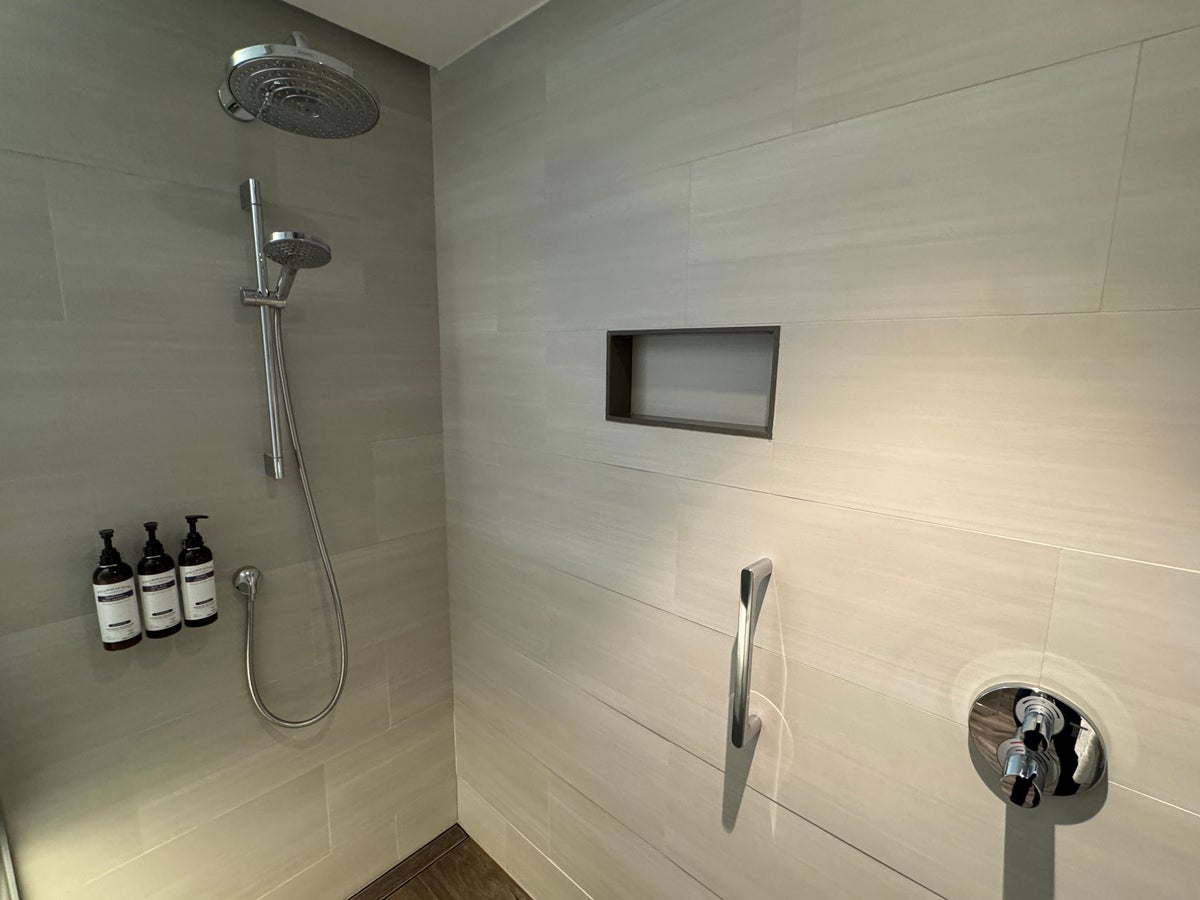 Hyatt Regency Sofia shower