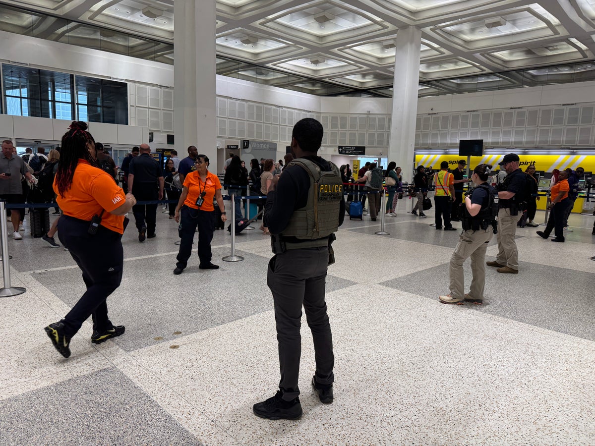 4-Hour TSA Waits at Houston (IAH): How I Cleared the Line Quickly