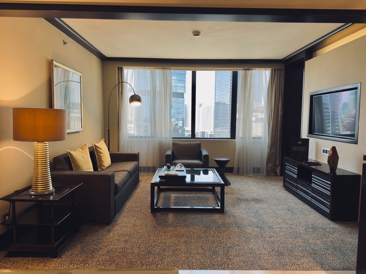 Mandarin Oriental, Jakarta suite living room