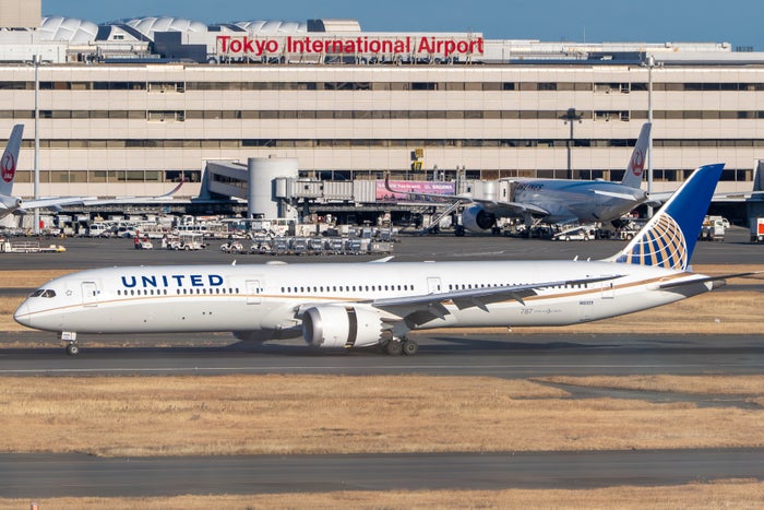 United 787 Dreamliner Tokyo