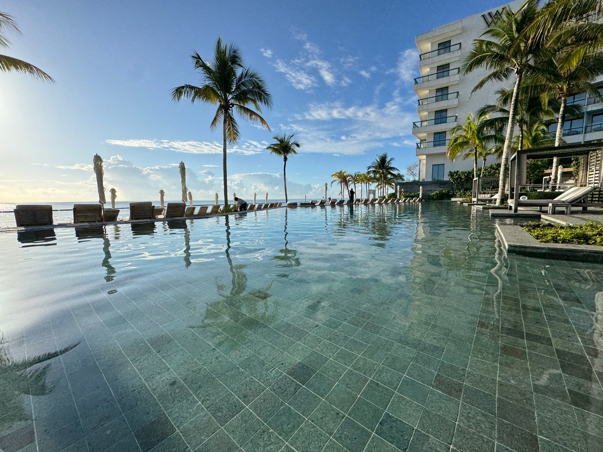 Waldorf Astoria Rivieria Maya beach pool