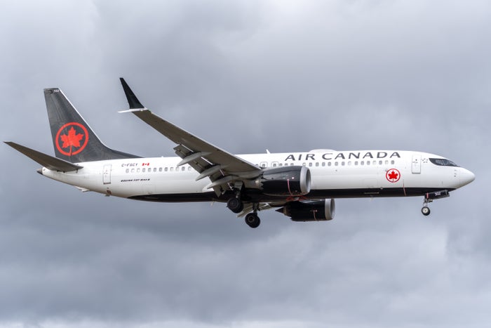 Air Canada 737 8