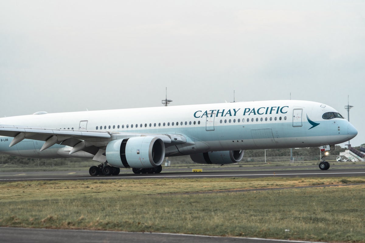 Cathay Pacific a350 900 landing