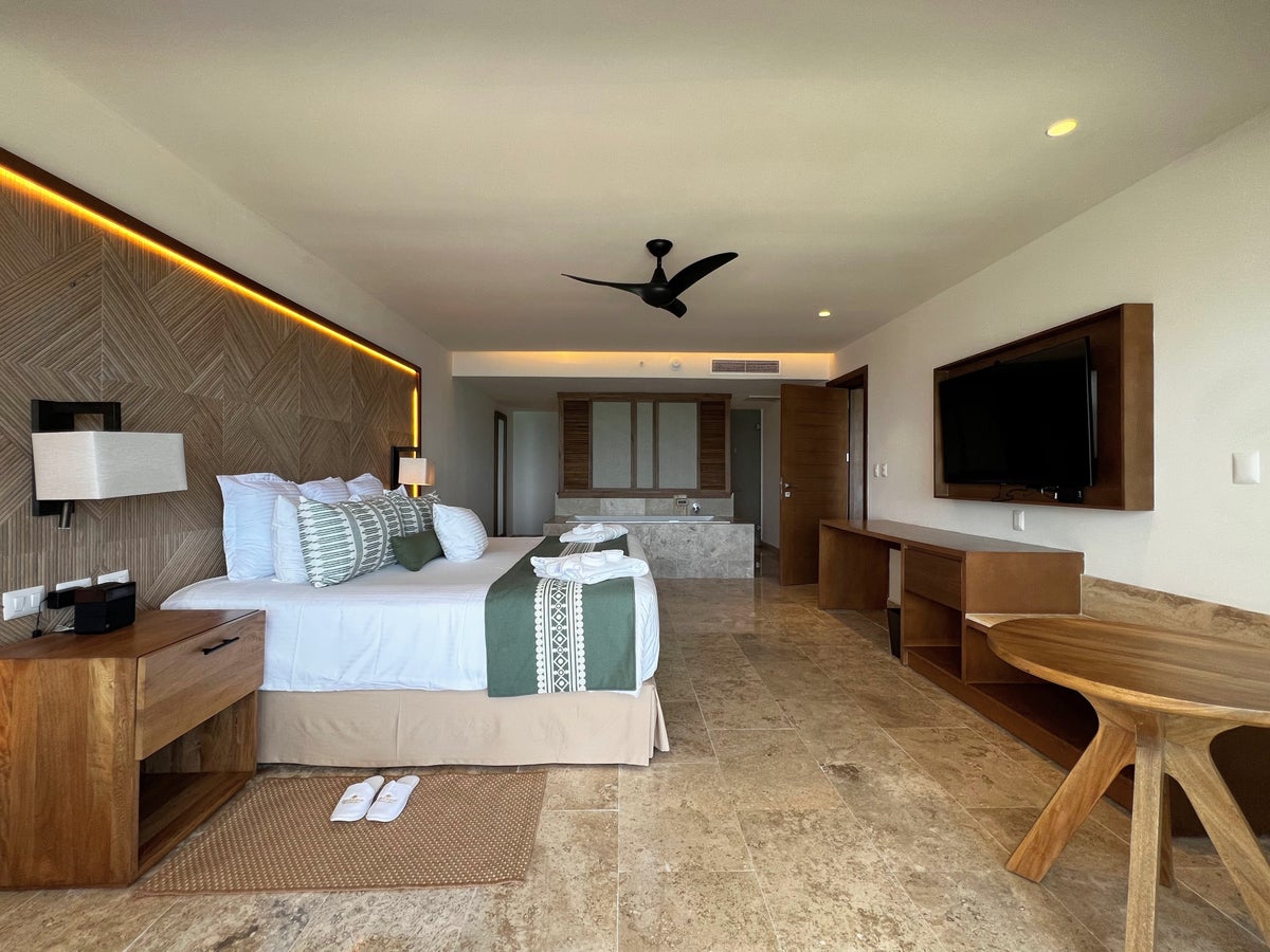 Clubs & Villas guest room at Dreams Sapphire