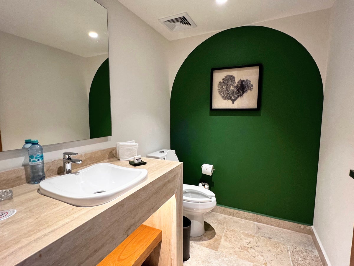 Dreams Sapphire Clubs & Villas suite half bath