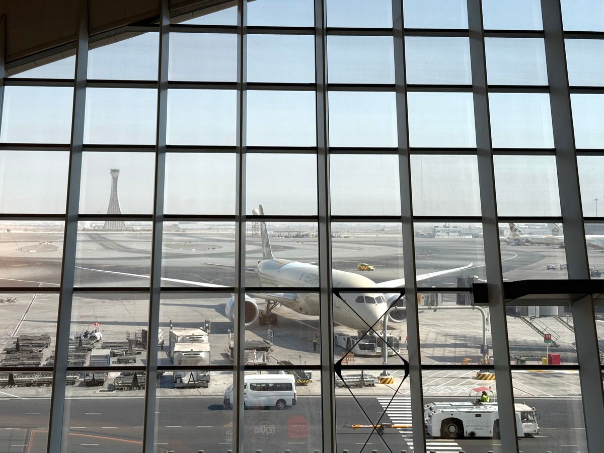 Eerie scenes at Abu Dhabi airport AUH