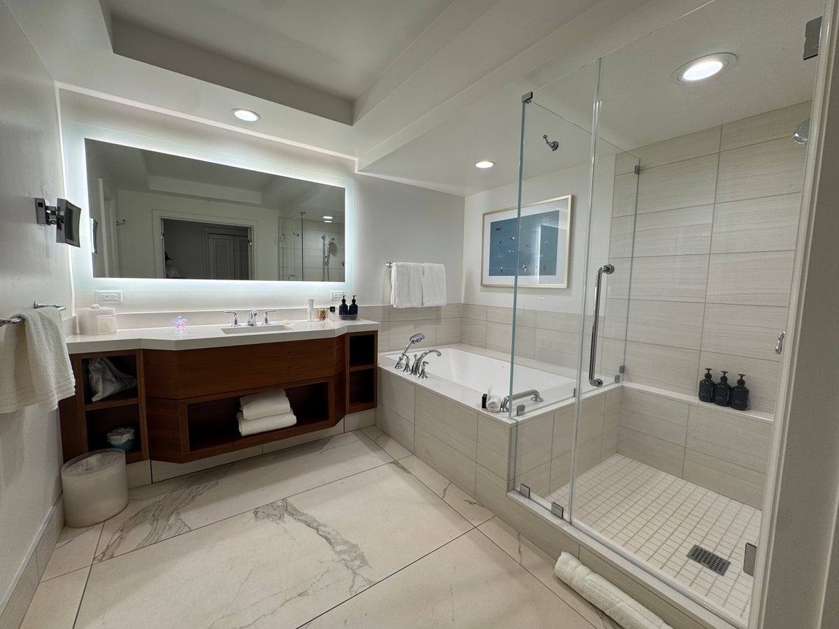 Grand Wailea bathroom renovated