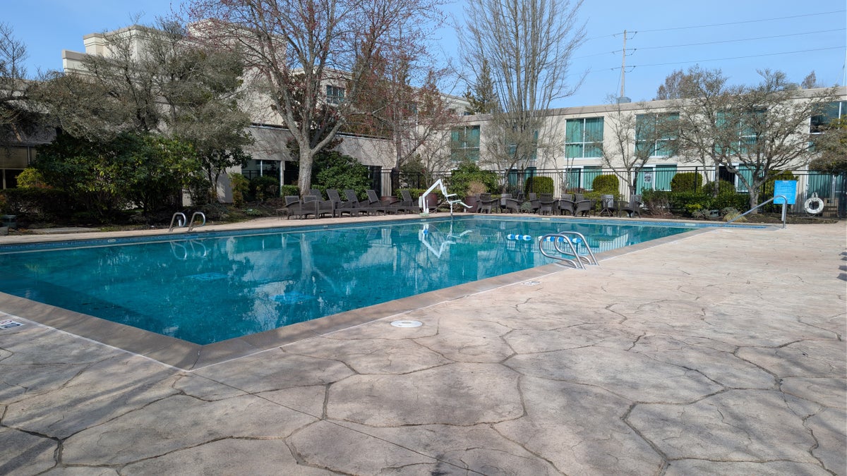 Hilton Seattle Airport & Conference Center courtyard pool