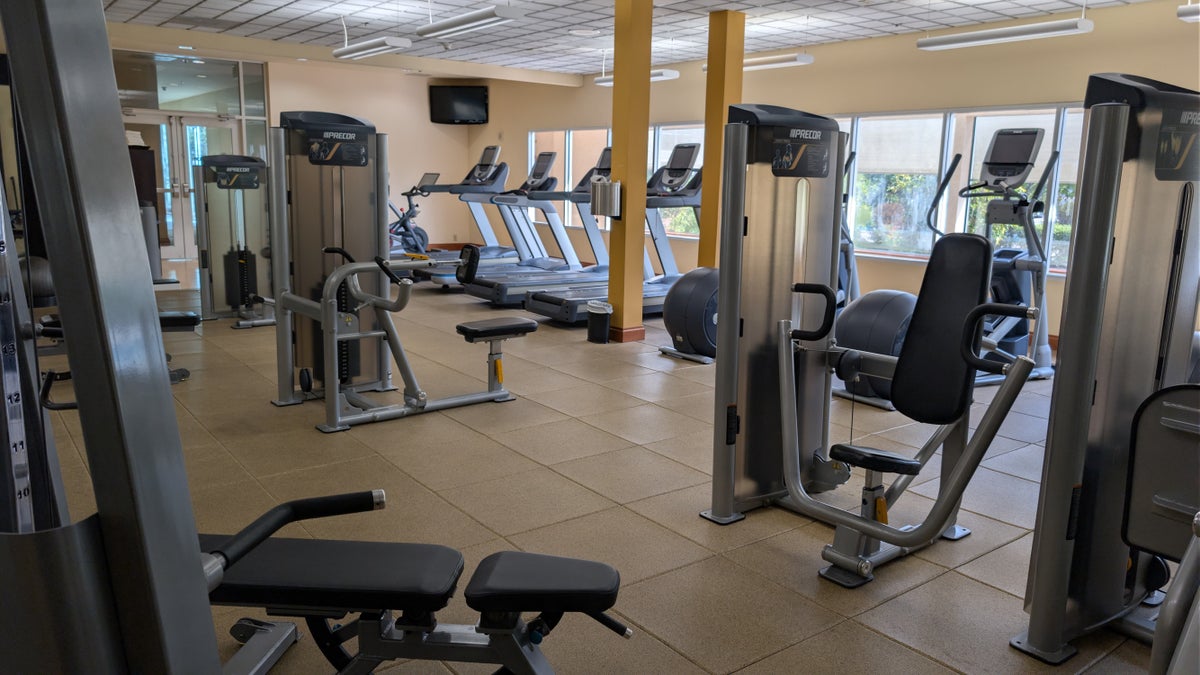 Hilton Seattle Airport & Conference Center fitness center weight machines