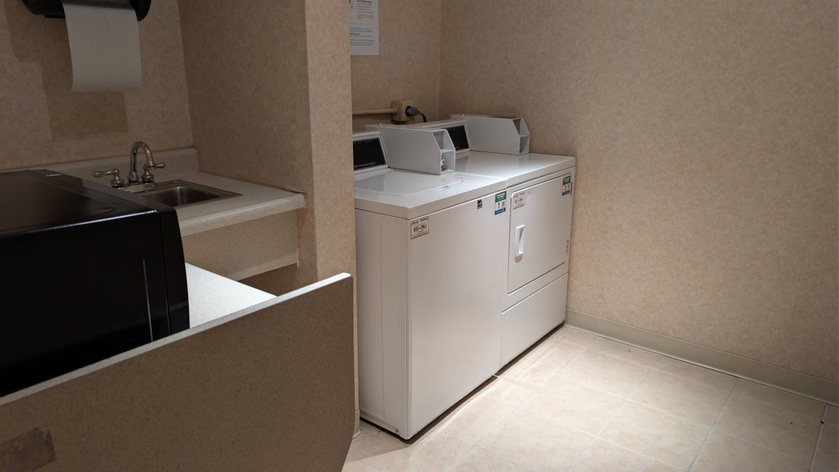 Hilton Seattle Airport & Conference Center laundry