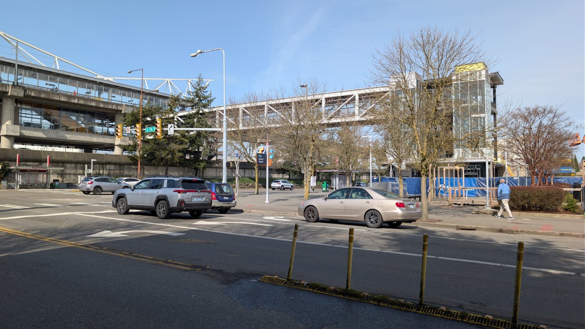 Hilton Seattle Airport & Conference Center light rail pedestrian walkway
