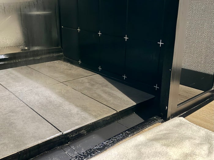 Hyatt Click Clack Medellin shower step