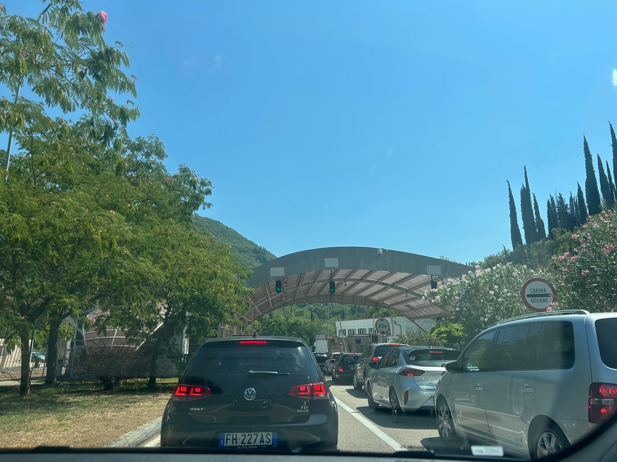 Lines and traffic at the border Montenegro/Croatia