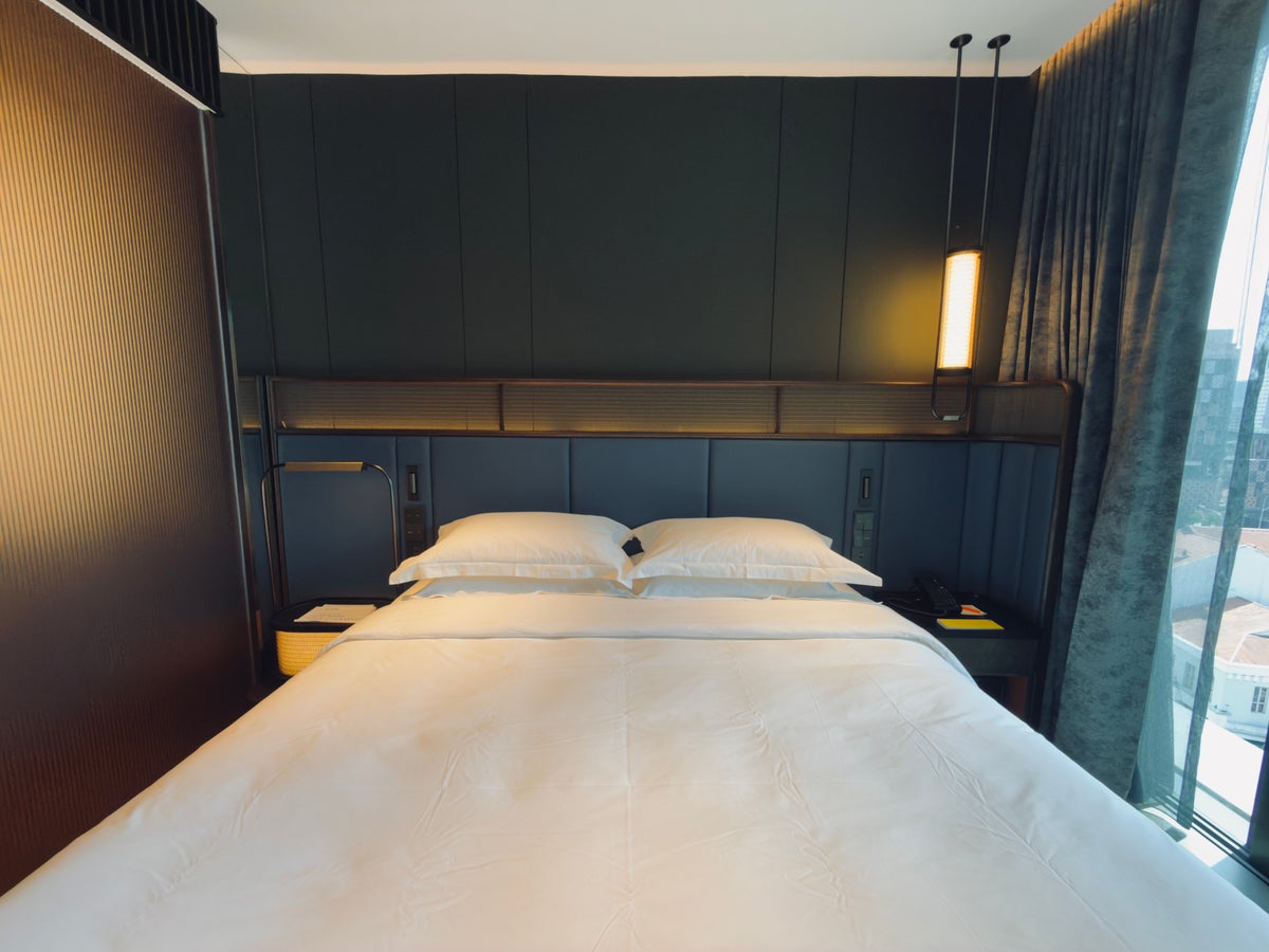 Varel Singapore room top