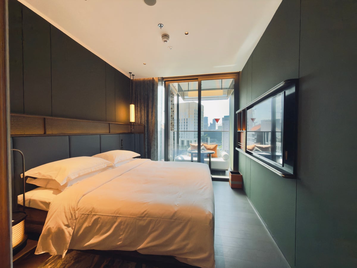 Varel Singapore room wide shot