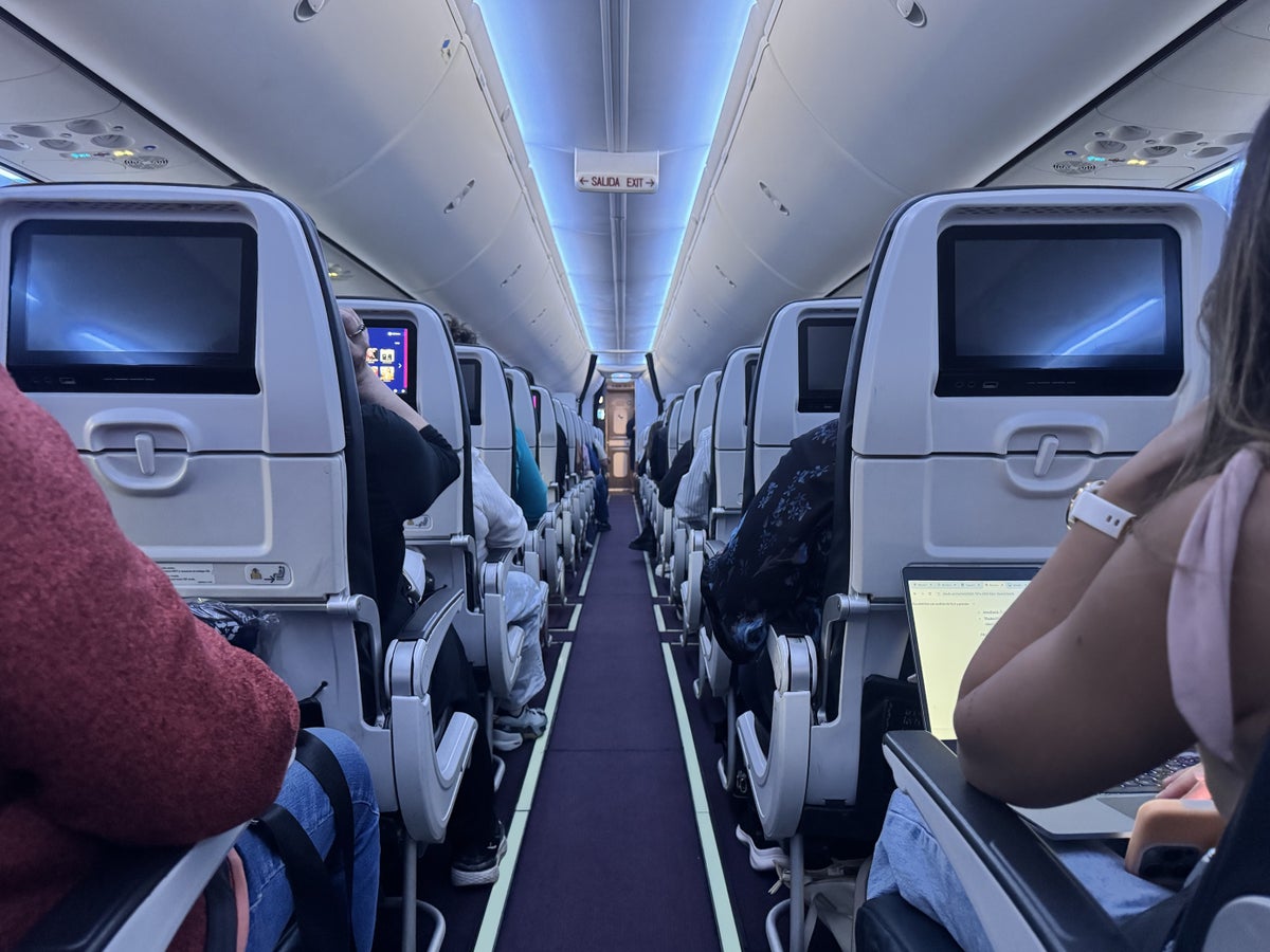 Aeromexico Economy Flight Review: Few Positives on My MEX-BOG Trip