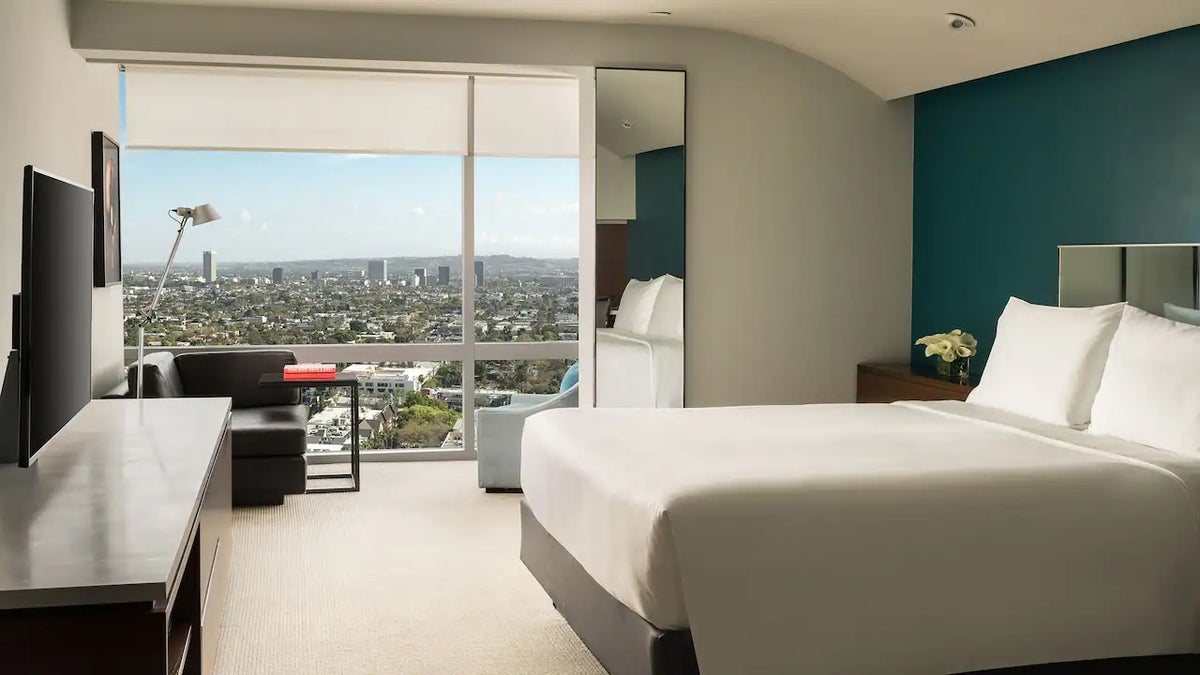 Andaz West Hollywood P235 Sunset View King.16x9