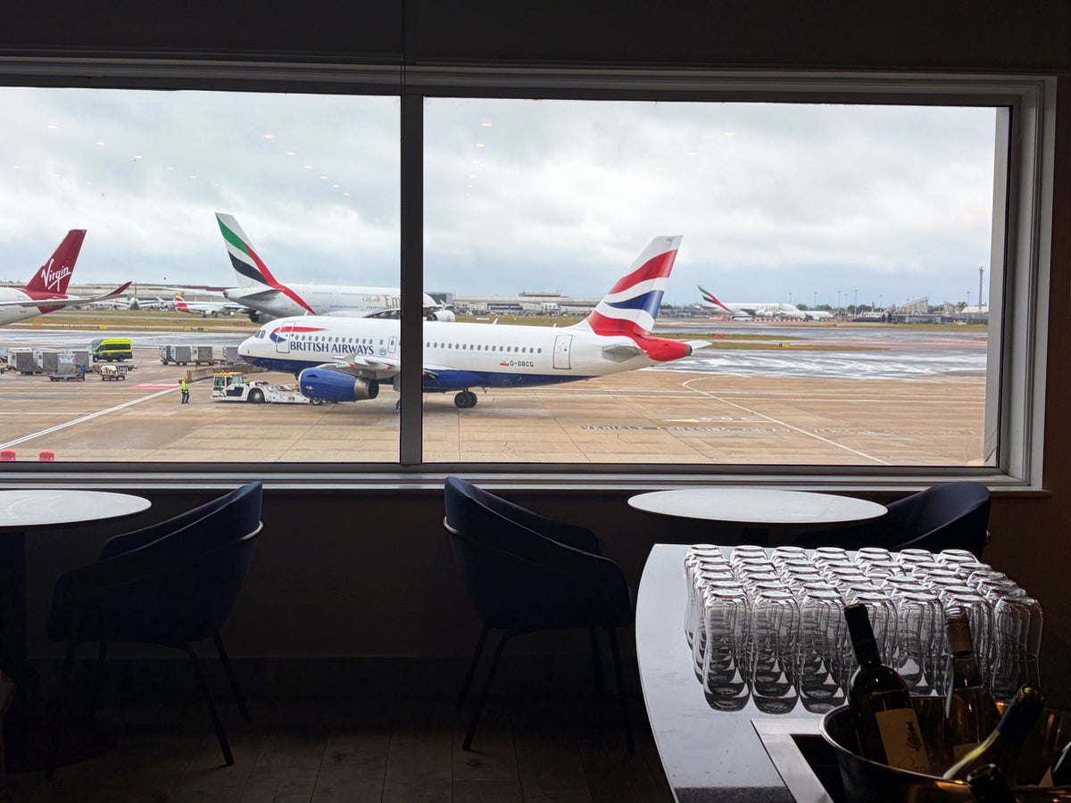 BA Galleries Club Lounge T3 Heathrow plane watching BA Galleries Club Lounge T3 Heathrow plane watching