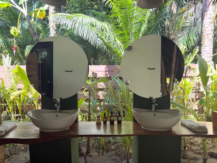 Isla Palenque Panama room sinks