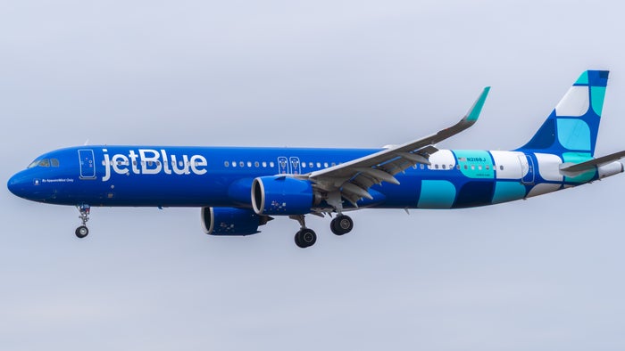 JetBlue Wins Slots at New York LaGuardia After Spirit’s Collapse — Here’s What It Means for Flyers