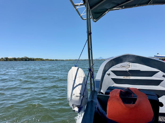 Jicaro Island boat arrival