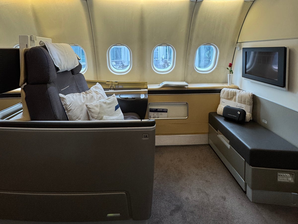 Lufthansa first class A340 seat