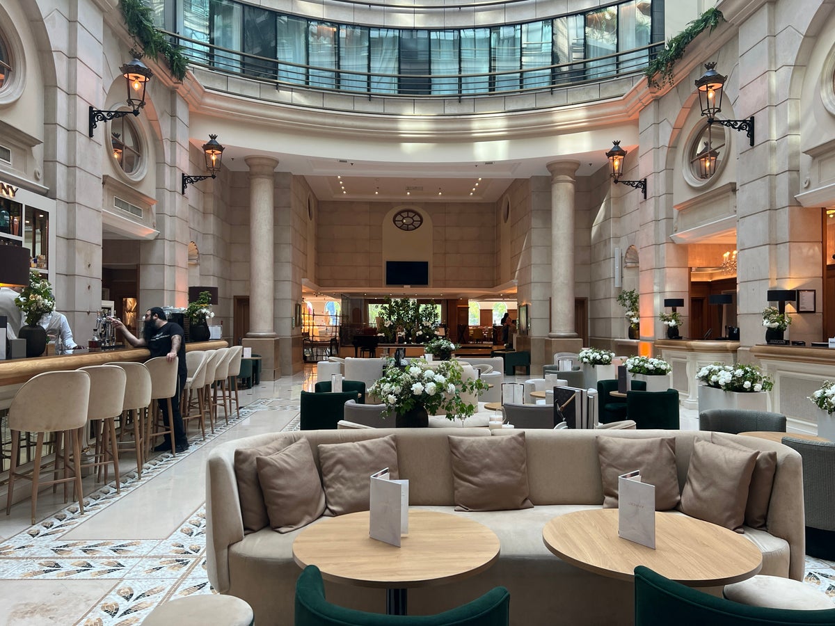 Paris marriott lobby