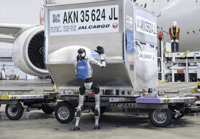 Robot Baggage Handlers, AA Rejects United Merger, Inflight Service Changes, and More Airline News