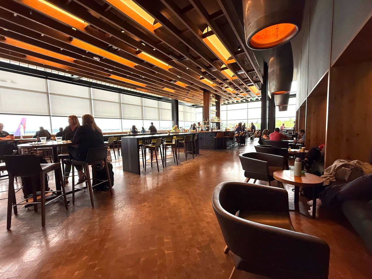 Full List of U.S. Alaska Lounge Locations, Hours, Amenities, and Partners