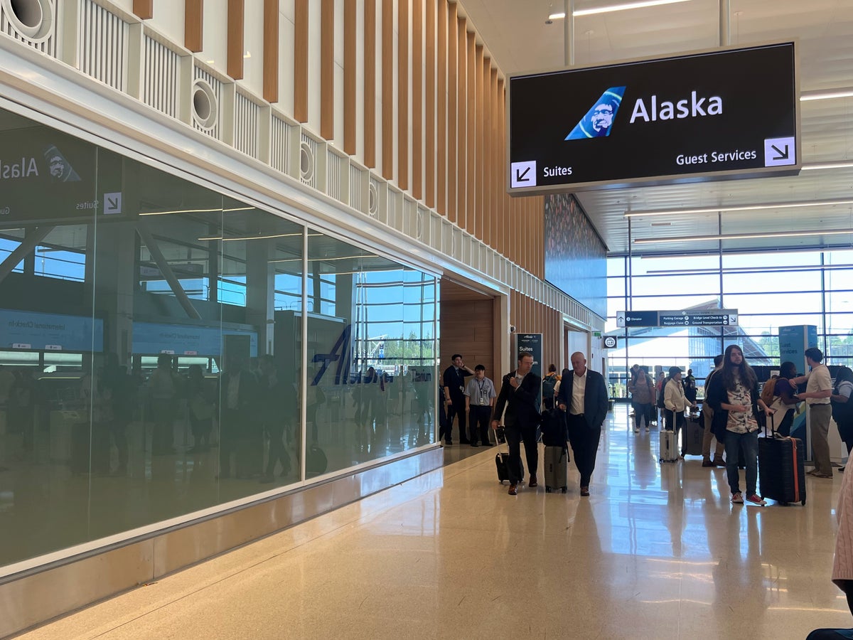 Seattle Alaska Airlines Suites and Titanium Check In