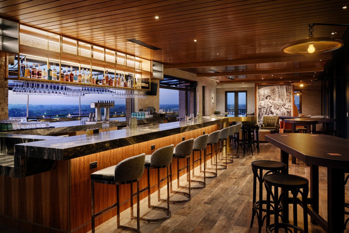 Tempo by Hilton Savannah Historic District Waving Girl Rooftop Bar