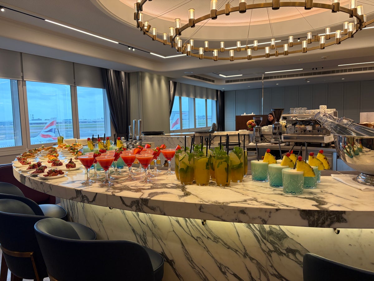 Upstairs Bar Qantas Lounge Upstairs Bar Qantas Lounge