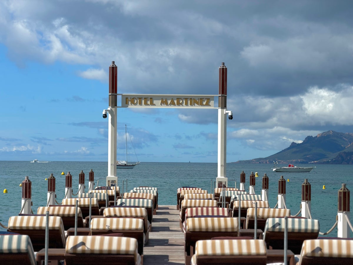 White Lotus Hotel Martinez Hyatt pontoon