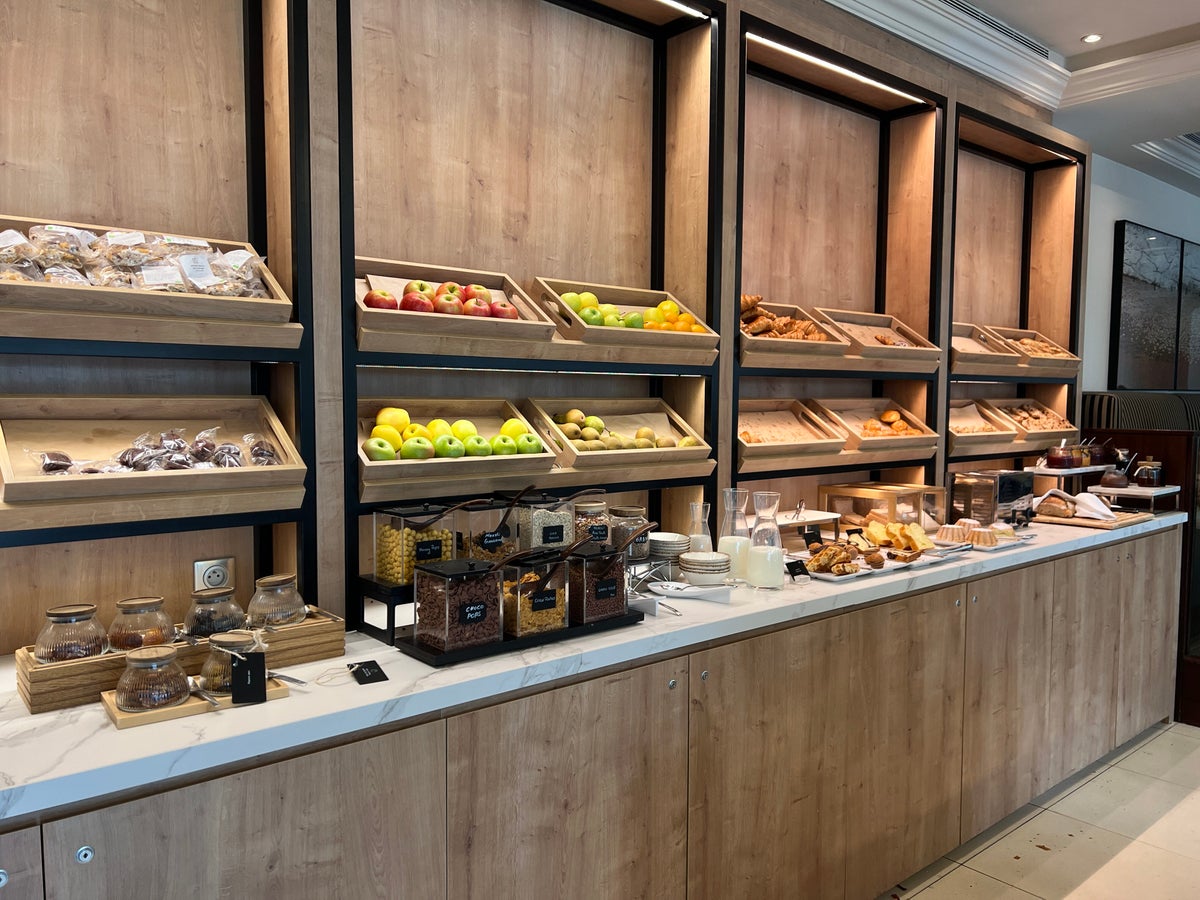 paris marriott breakfast bar