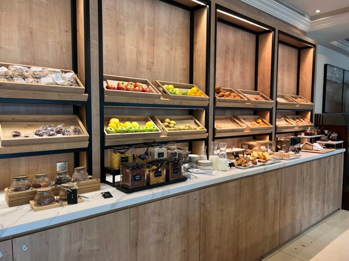 paris marriott breakfast bar