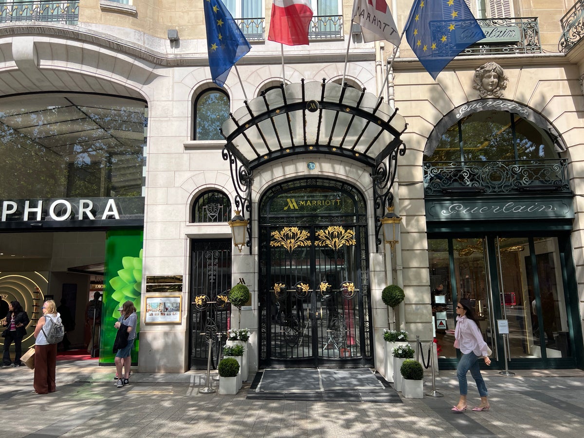 paris marriott entrance