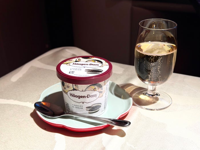 China Airlines Airbus A321neo business class dessert ice cream China Airlines Airbus A321neo business class dessert ice cream