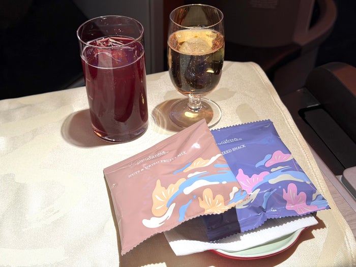 China Airlines Airbus A321neo business class first drink and snack China Airlines Airbus A321neo business class first drink and snack
