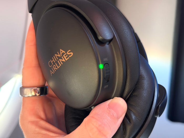 China Airlines Airbus A321neo business class noise canceling heaphones China Airlines Airbus A321neo business class noise canceling heaphones